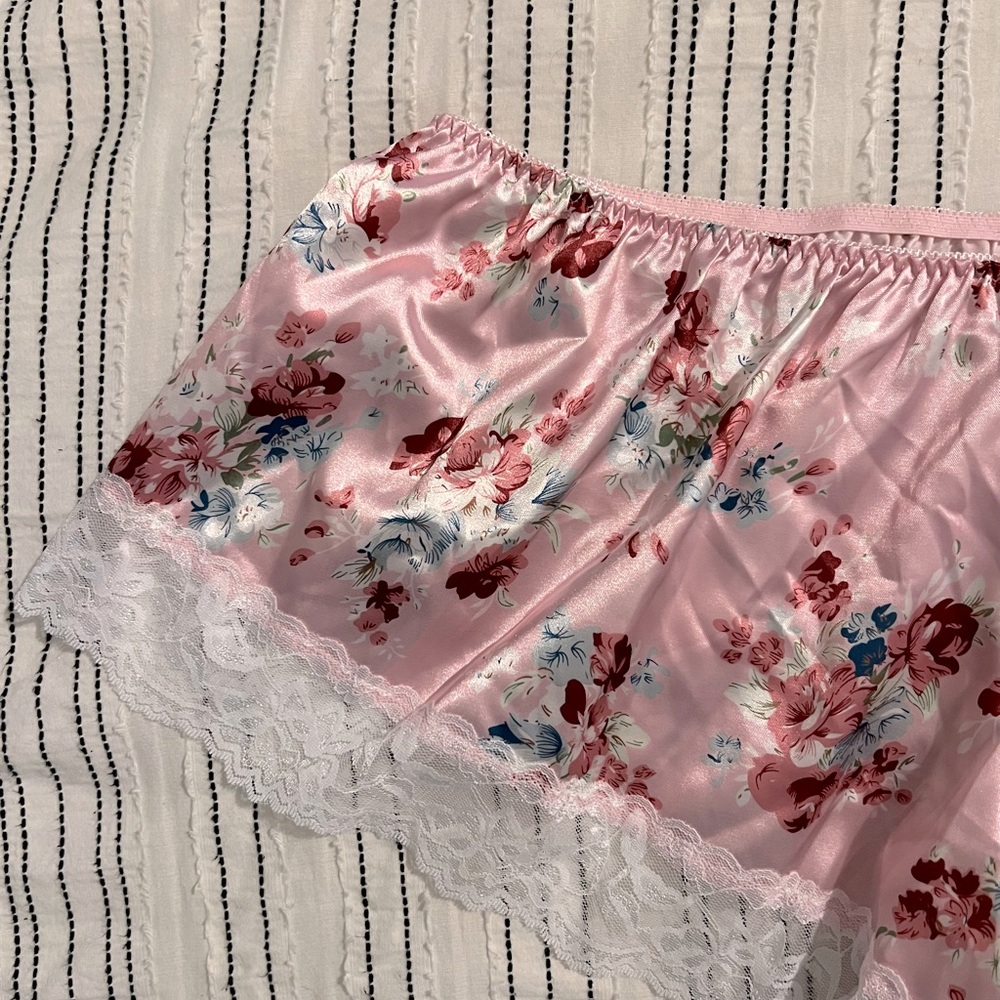 NWT SHEIN Floral and Lace Flirty Pajama Set Size 1XL - Picture 8 of 11